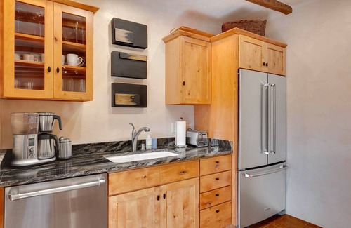 Downtown Santa Fe Condo | Discount for 7 days. Walk to Square! Near many Restaurants/music.Parking.Patio