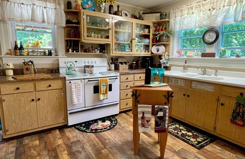 Creston Other | Discount Summer Stays! Cozy, Family Friendly Riverside Farmhouse on Acreage!