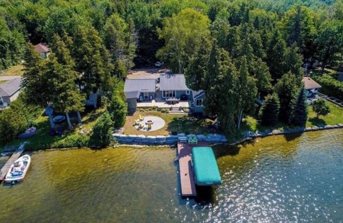 Selwyn Cottage | Discounted rates at spacious Kawartha cottage.