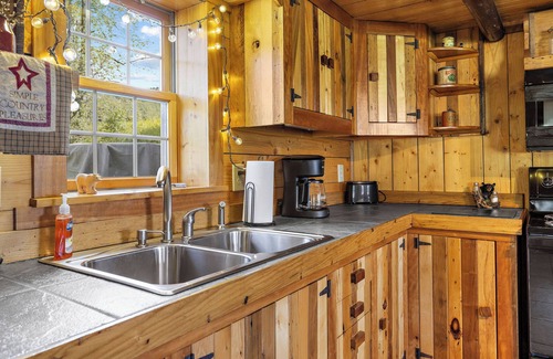 Terra Alta Cabin | Discounted Rates/Rustic Memories/Quiet Romantic Setting/Catch and Release Pond