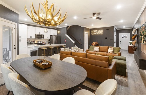 College Station House | Discounts! A Modern, 10-minute drive to Texas A&M