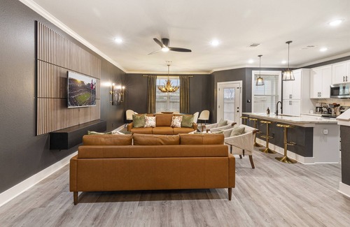 College Station House | Discounts! A Modern, 10-minute drive to Texas A&M