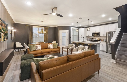 College Station House | Discounts! A Modern, 10-minute drive to Texas A&M