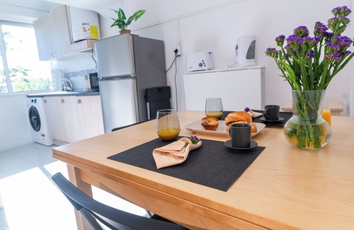 Linda-a-Velha Apartment | Discover Belém with Comfort and Tranquility