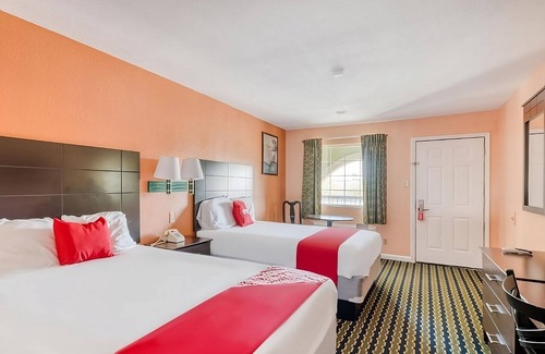 Channelview Hotel | Discover Channelview Delights! 3 Relaxing Units, Pets Allowed, Free Parking!