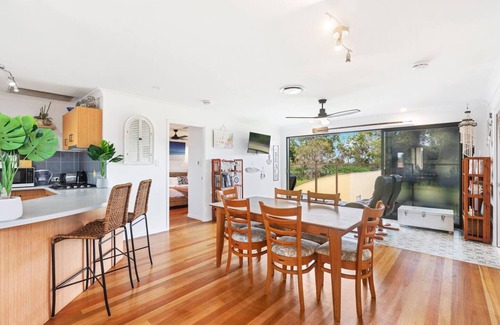 Point Vernon House | Discover Coastal Living Perfection at Point Vernon