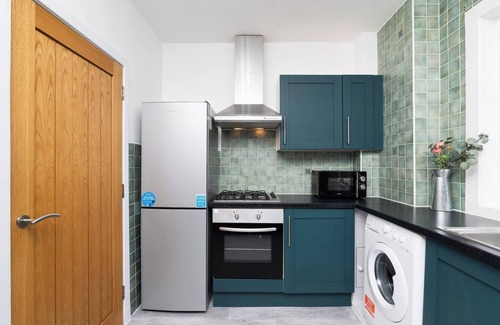 Dunfermline Apartment | Discover comfort at our 2-bedroom home in Dunfermline, offering 3 beds for a relaxing stay