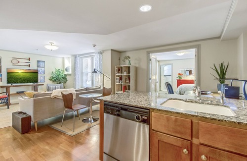 Midtown Apartment | Discover downtown charm, just a 3-min drive to the fair!