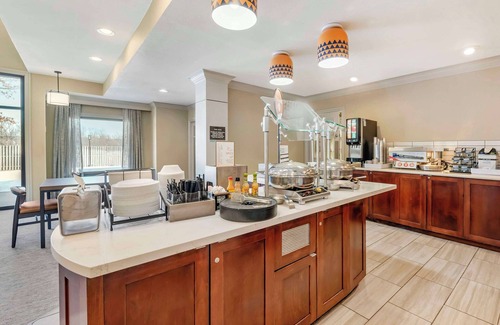 Herndon Apartment | Discover Herndon's Charm! All-Suite Airport Hotel with Free Airport Shuttle!