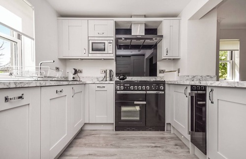 Callander Cottage | Discover luxury in Callander’s heart with this three-bedroom villa.