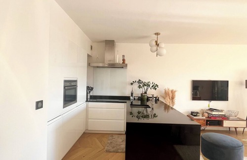Amerique Apartment | Discover Paris and stay Beautiful & Cozy Apartment in the Jourdain Village.