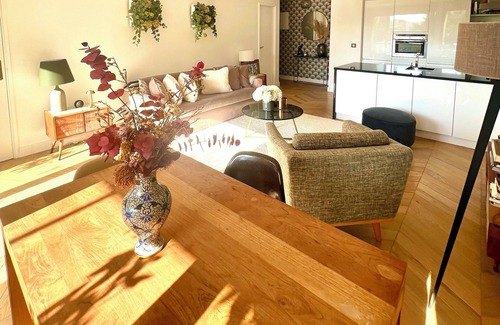 Amerique Apartment | Discover Paris and stay Beautiful & Cozy Apartment in the Jourdain Village.