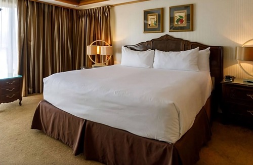 Elko Hotel | Discover the Best of Nevada's Wilderness! 2 Relaxing Units, Swimming Pool!