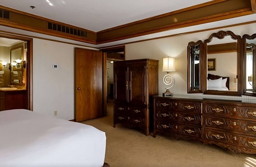 Elko Hotel | Discover the Best of Nevada's Wilderness! 2 Relaxing Units, Swimming Pool!