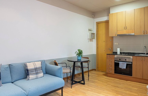 Barceloneta Apartment | Discover the charm of Barceloneta in our cozy one-bedroom apartment, perfect for monthly stays. Ideal for professionals and couples, this space combines comfort and functionality with the unique appeal of being just steps away from the beach.