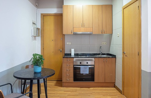 Barceloneta Apartment | Discover the charm of Barceloneta in our cozy one-bedroom apartment, perfect for monthly stays. Ideal for professionals and couples, this space combines comfort and functionality with the unique appeal of being just steps away from the beach.