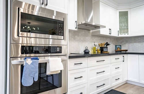 Ajax House | Discover the perfect fusion of Style and Comfort your home away from home.