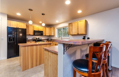 Superior Cabin | Discover tranquility in this upscale vacation rental nestled in Superior, MT