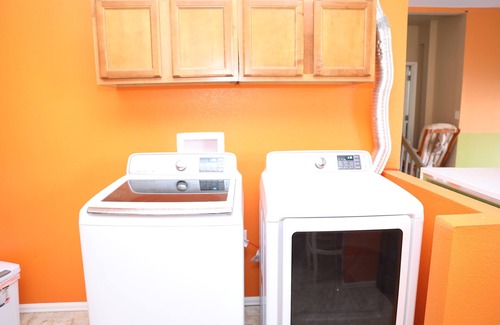 Dupont House | Discover wildlife at your fingertips! 3-Bedroom Vacation Home near Denver Zoo
