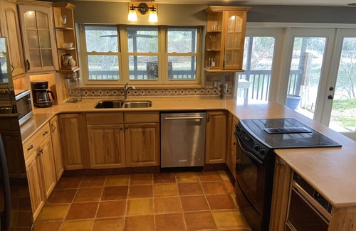 Cullman House | Discover Your Convenient Paradise: Minutes from I-65, Cullman, and Boat Launch