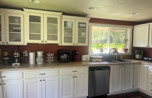 Carrolls House | Discover Your Serenity: A Hidden Gem Awaits at our Serene Cottage In The Woods