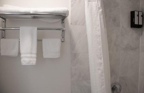 Hayward Hotel | Discovery Inn