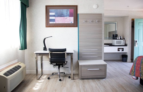 Hayward Hotel | Discovery Inn