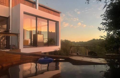 Villa Serrana House | Diseño confort, tina a pasos de la cañada