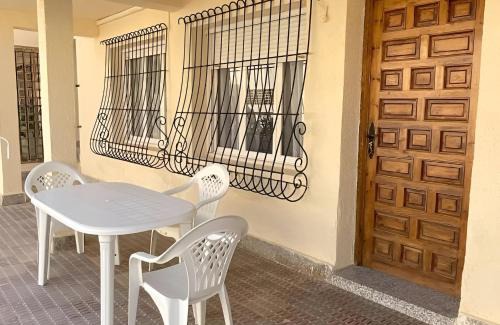 Torre de la Horadada Apartment | Disfruta frente al mar, a 50 metros, y desconecta