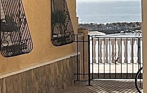 Torre de la Horadada Apartment | Disfruta frente al mar, a 50 metros, y desconecta