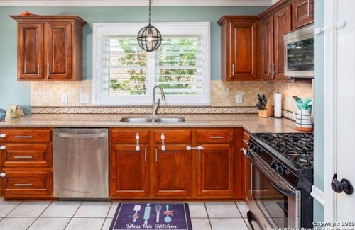 Live Oak House | Disinfected CLEAN for perfect San Antonio getaway!