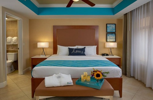 Palm Beach Hotel | Divi Phoenix 1 BR unit with hot tub and spectacular ocean view.