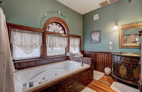 Midtown House | Divine Providence