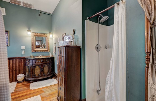 Midtown House | Divine Providence