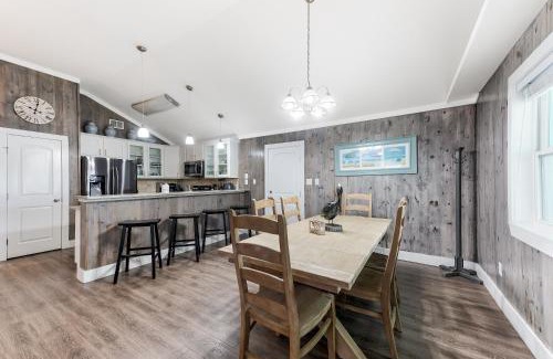 Safe Harbor House | Diving Dolphin