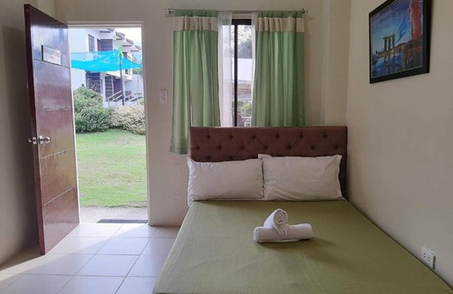 Los Banos Hotel | DMS Apartelle