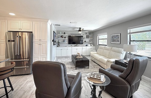 Pine Island Center House | Do you like to fish, relax, chill and enjoy nature? Do we have the place for you