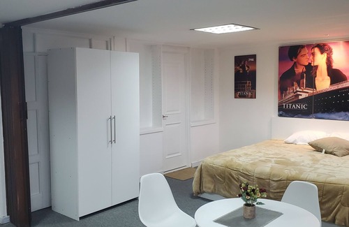 Huayna-Capac Apartment | DOBLE SUITE CON DIS KING BED 2 SOFA CAMAS EN LUJOSO Y SEGURO BARRIO DE CUENCA