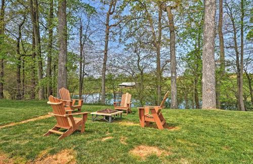 Elkin House | Dobson Farmhouse with Wraparound Porch and Fire Pit!
