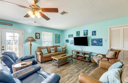 Palm Harbor House | Dock and Bay Access Rockport Home on Canal