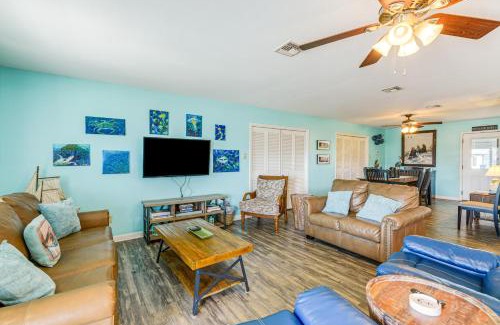 Palm Harbor House | Dock and Bay Access Rockport Home on Canal