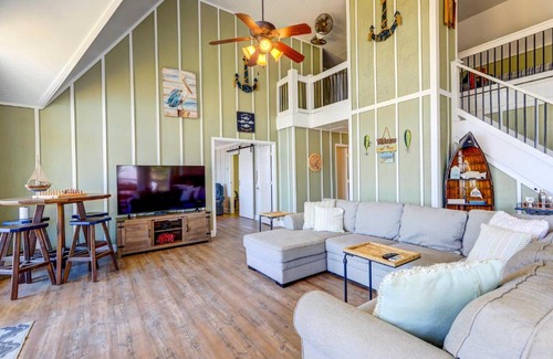 Milledgeville House | Dock and Fire Pit Stunning Lake Sinclair Home!