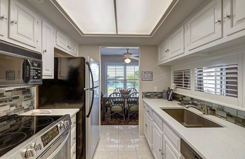 Harbor Oaks Condo | Dock Holiday 2 Bedroom Condo by Redawning