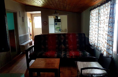 Cloyne Resort | Dock Side Cabin In North Frontenac