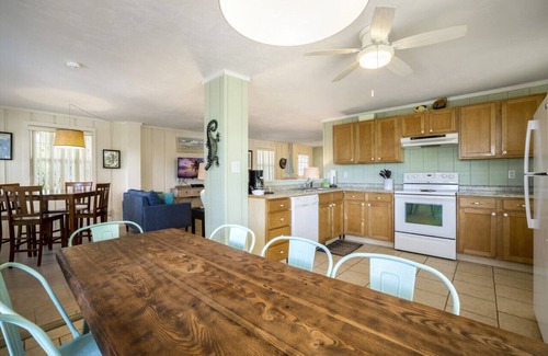 Cedar Key Cabin | Dock * Water Views * Deck * Nature * Sunsets