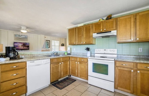 Cedar Key Cabin | Dock * Water Views * Deck * Nature * Sunsets