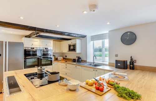 Steens Bridge House | Docklow House - Six Bedroom House, Sleeps 12