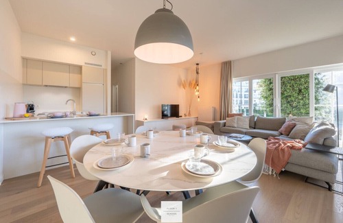 Nieuwpoort Apartment | Dockside Floor, Hamptons style II at the harbor
