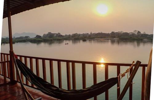 Don Det House | DODAND Studio & Sunset Riverside Guesthouse