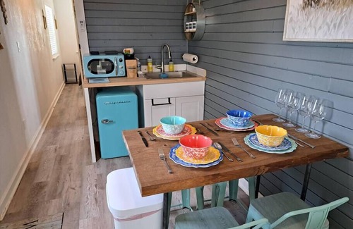 Johnson City House | Dog friendly! - #12 is 1 of 3 containers now dog friendly!